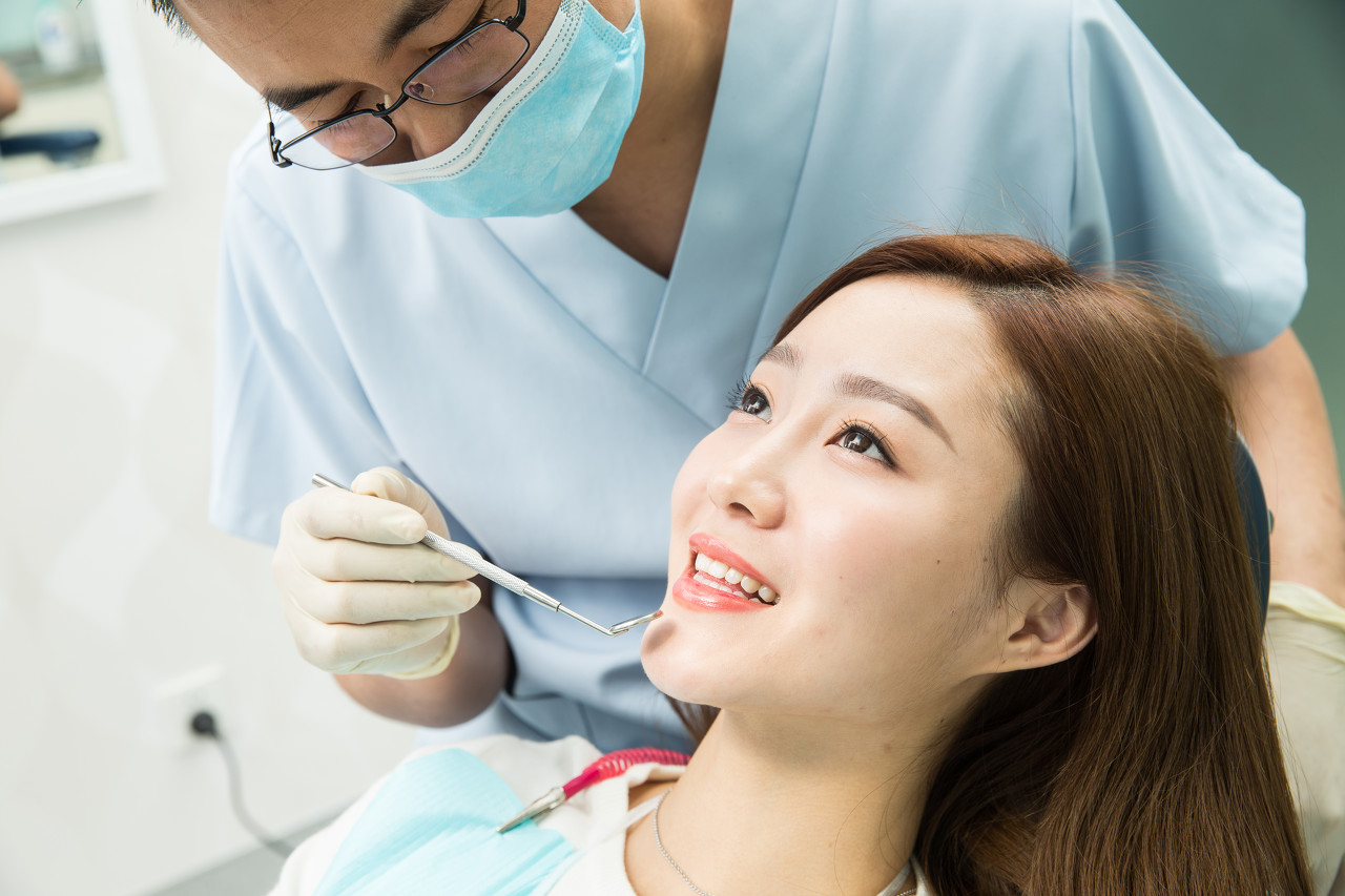 为什么好好的牙齿就松动了呢？深圳牙齿松动矫正医院哪个好些呢？