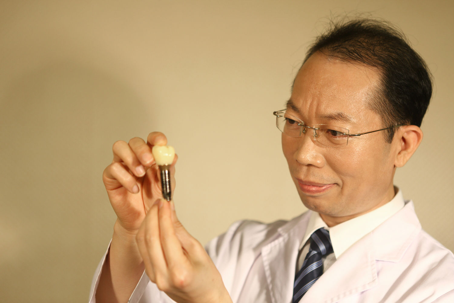 镶牙是怎么镶的? 镶牙是怎么镶的?