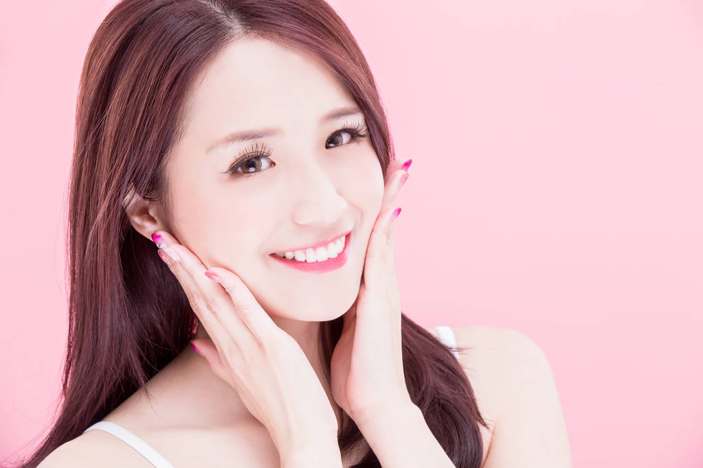 牙缝大怎么办？牙齿有缝是戴牙套还是做贴面？